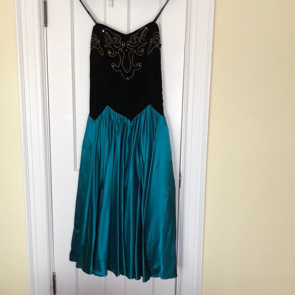 JC Collections strapless cocktail dress. Size - Canadian 13/14.